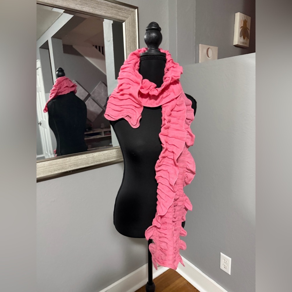 NWT Claudia Nichole 100% Merino Wool Pink Ruffle Scarf